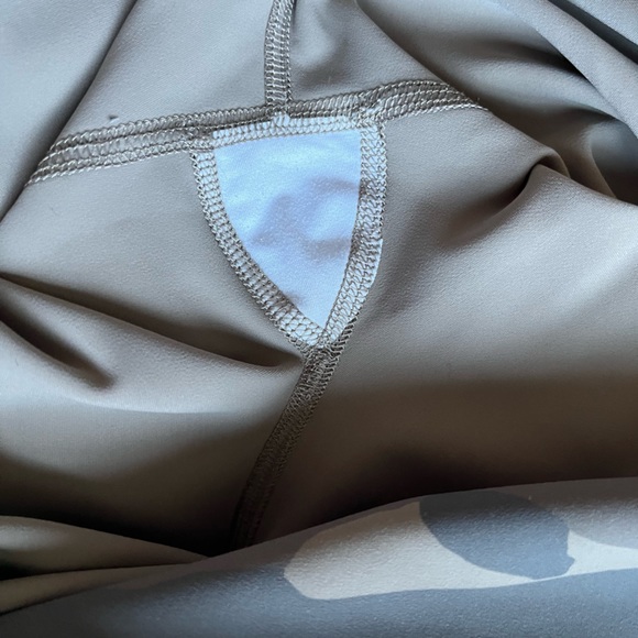 ALO Yoga Camo Leggings - Brown and Tan - Picture 7 of 9